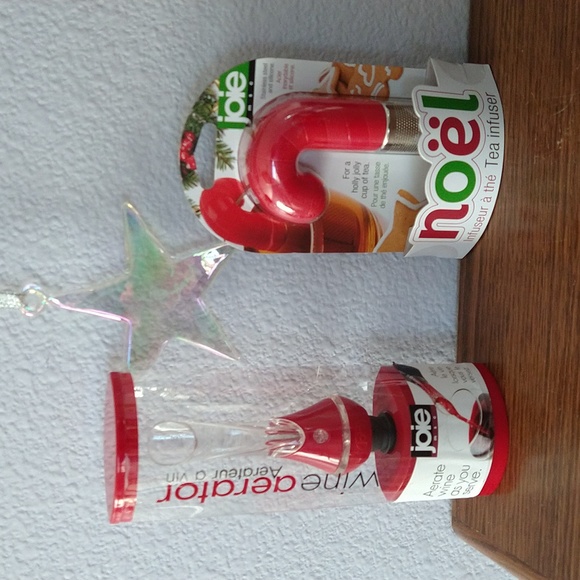 New Joie Bundle Santa Wine Aerator & Candy Cane Tea Infuser - Picture 1 of 5